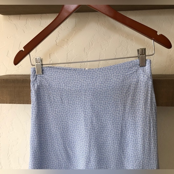 Brandy Melville|Ditsy floral pastel chalk blue mini skirt in silky satin style, - Picture 4 of 10